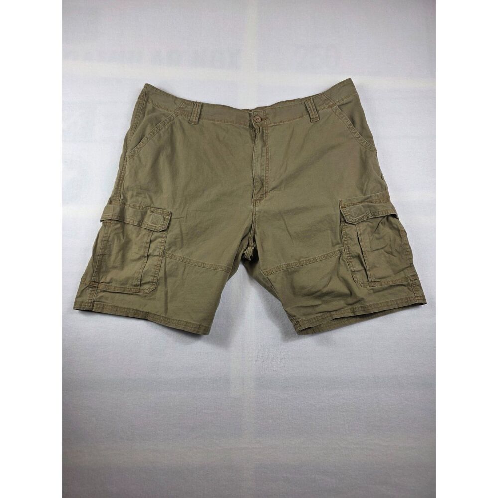 Beige Wrangler Men's 10" Relaxed Fit Cargo Shorts with Stretch Size 42